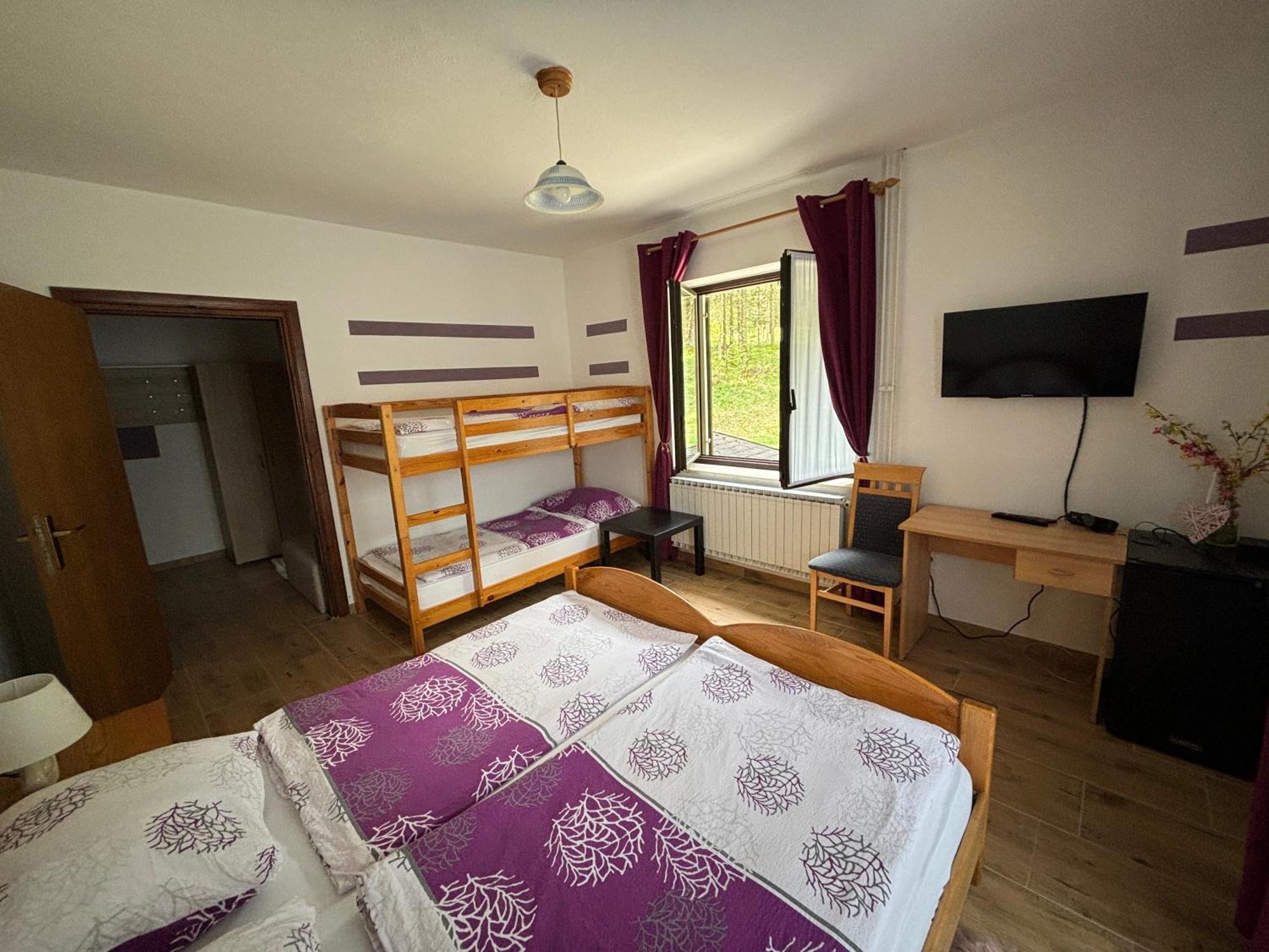 Guest House Kmecki Hram Fortuna Idrija Bagian luar foto