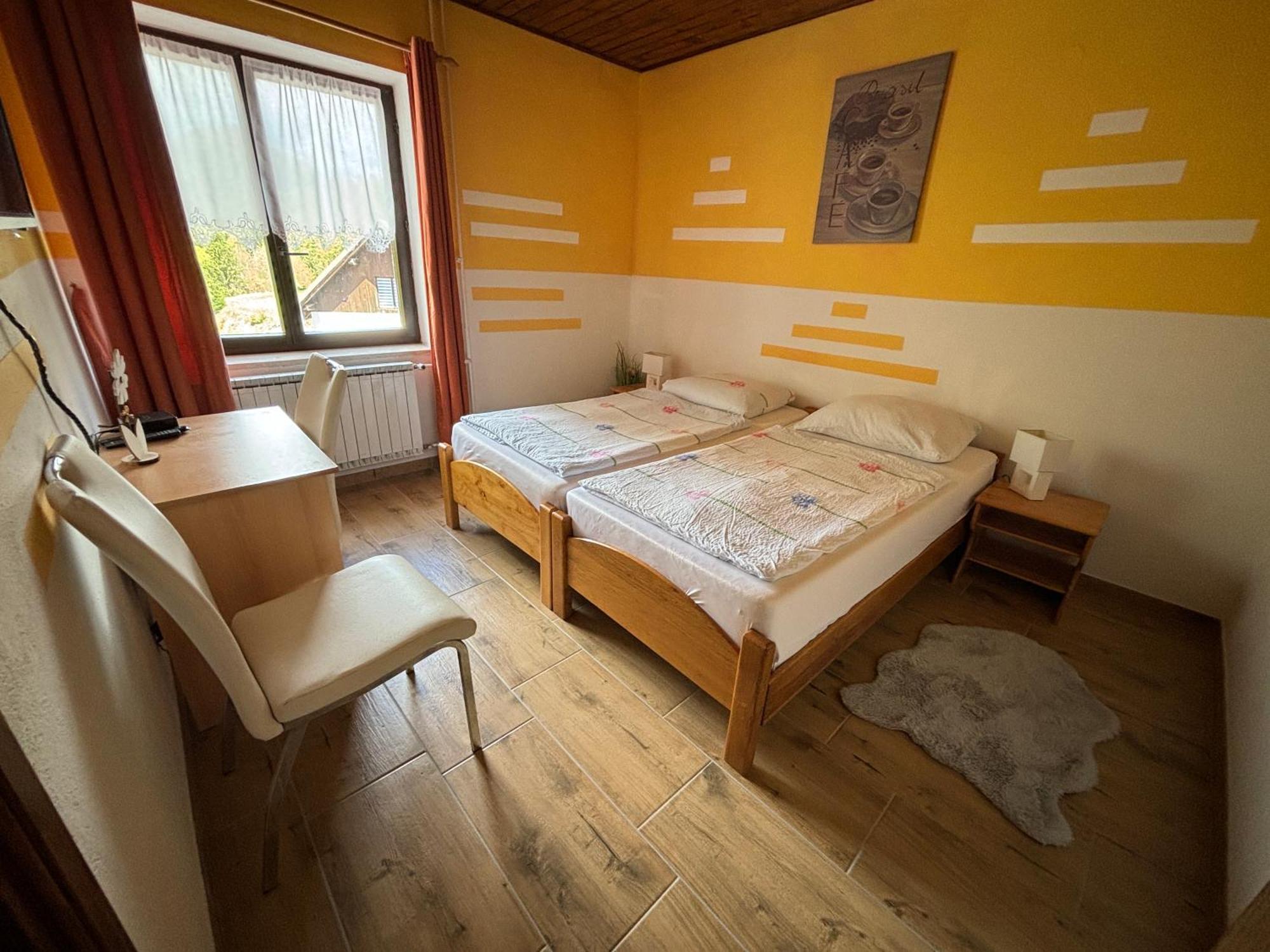 Guest House Kmecki Hram Fortuna Idrija Bagian luar foto