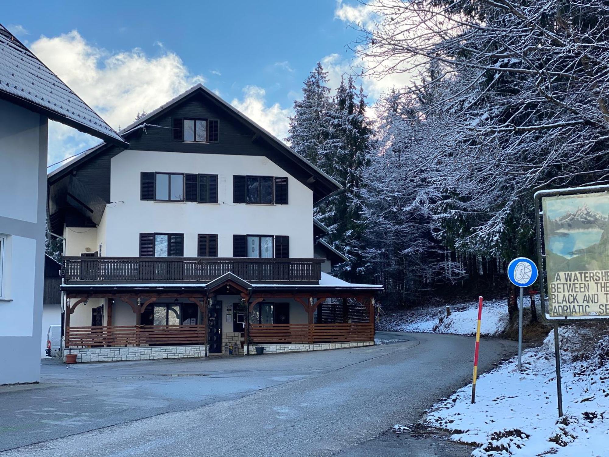 Guest House Kmecki Hram Fortuna Idrija Bagian luar foto