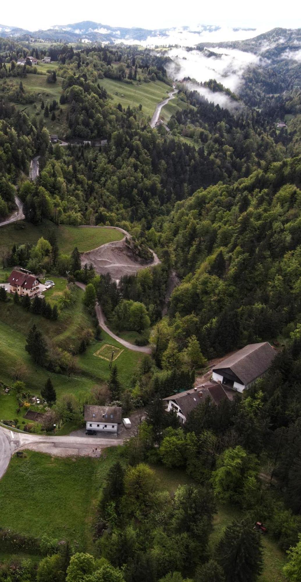 Guest House Kmecki Hram Fortuna Idrija Bagian luar foto