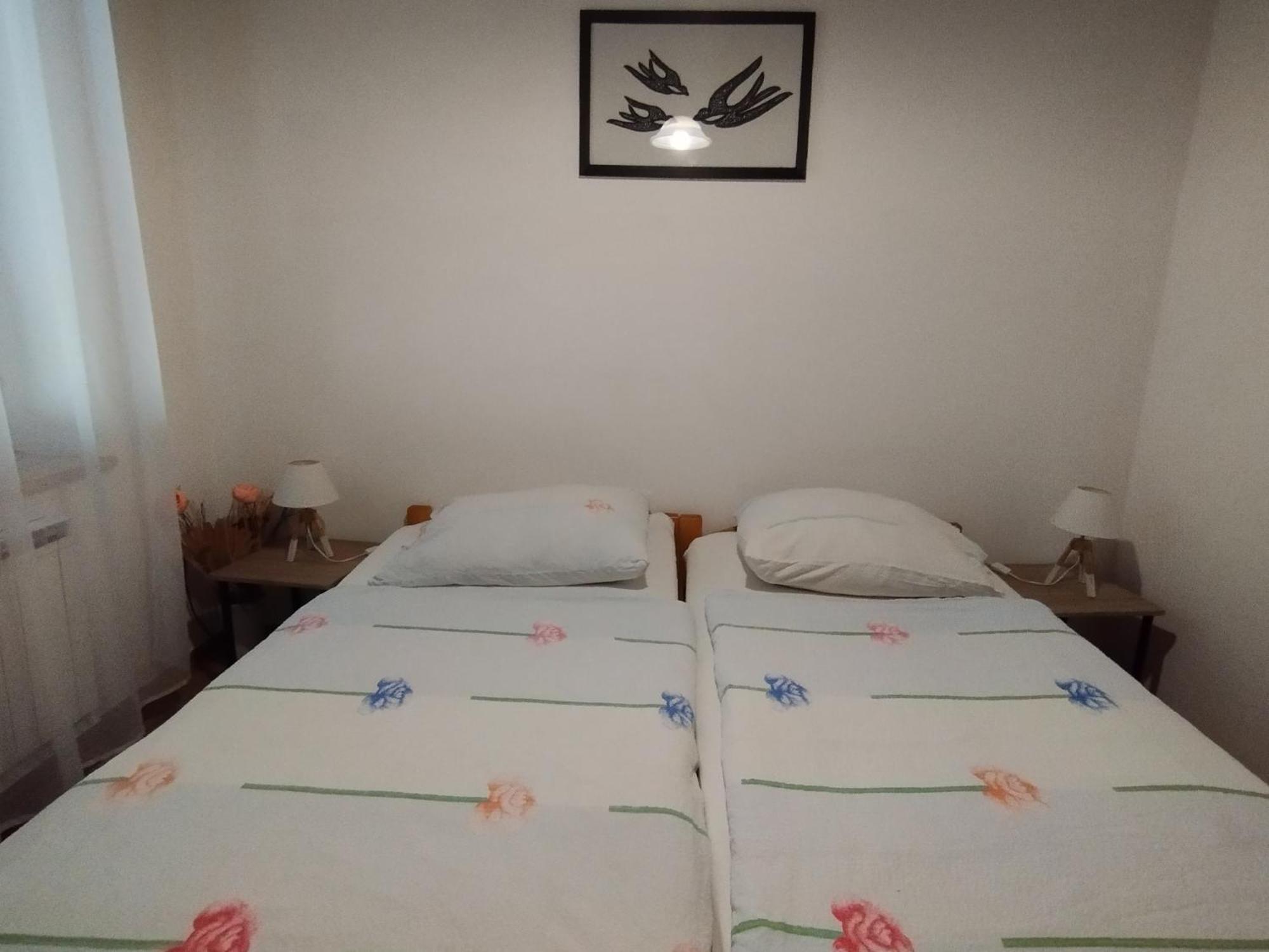 Guest House Kmecki Hram Fortuna Idrija Ruang foto
