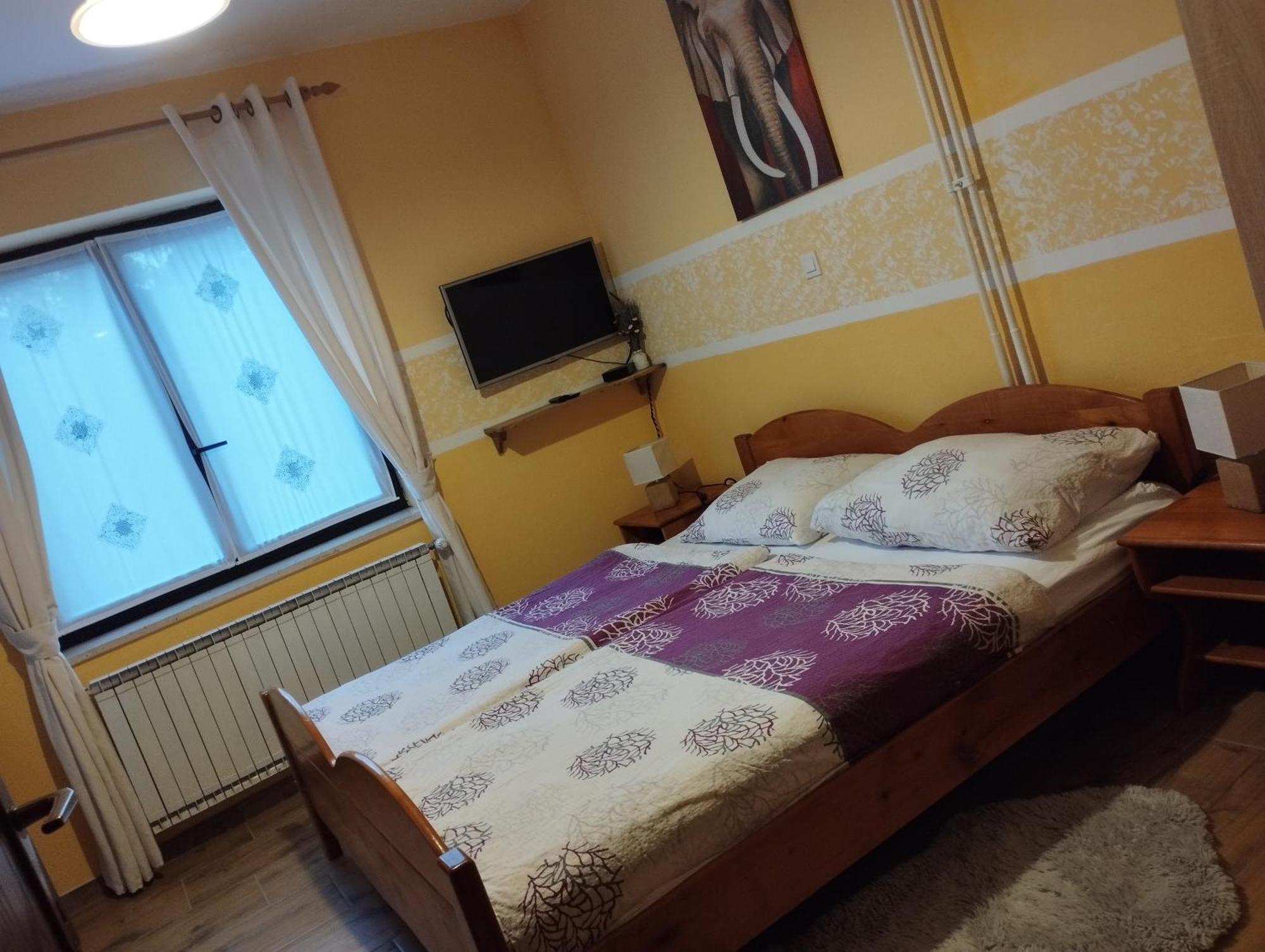 Guest House Kmecki Hram Fortuna Idrija Bagian luar foto